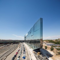 Szkło przeciwsłoneczne w nowoczesnej architekturze. Gra kolorów i refleksów na elewacji BNL-BNP Paribas